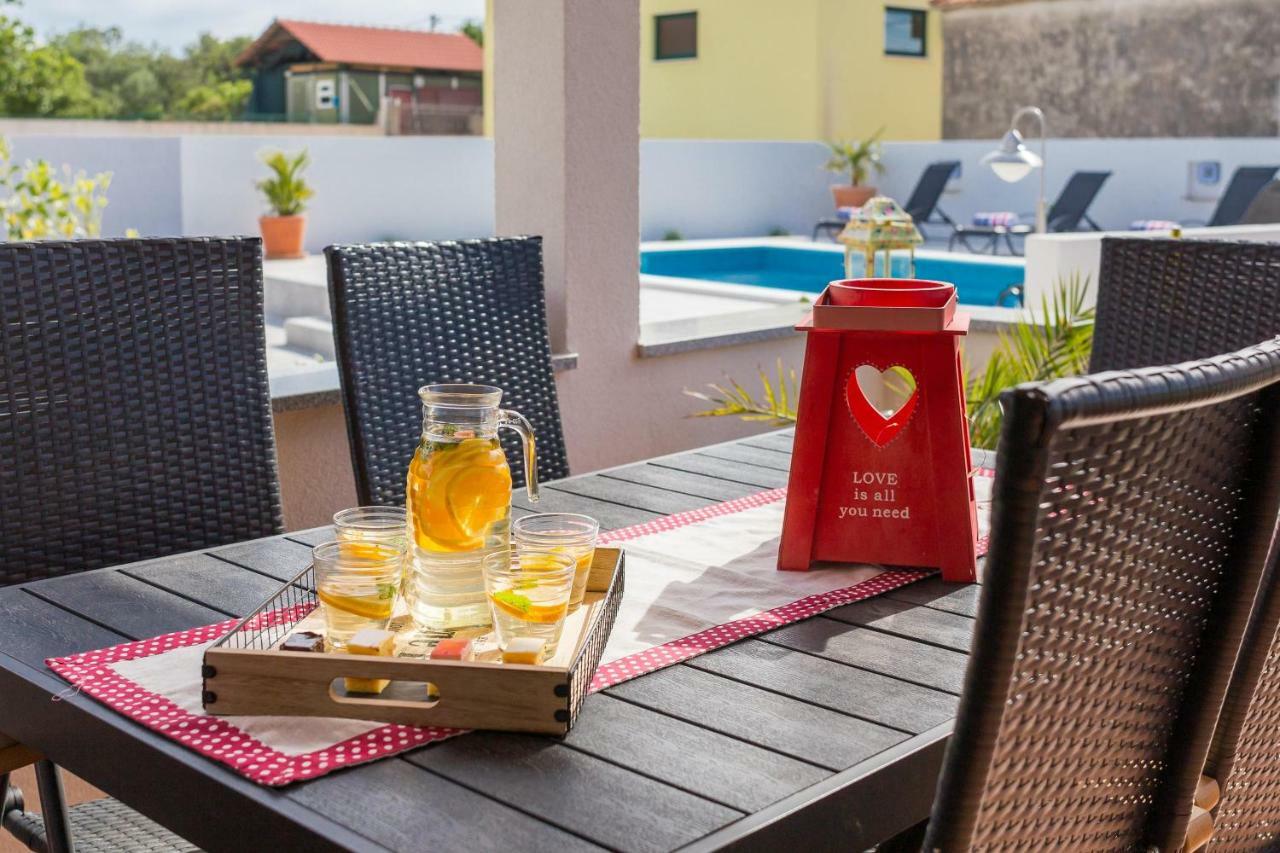 Sunshine Villa *